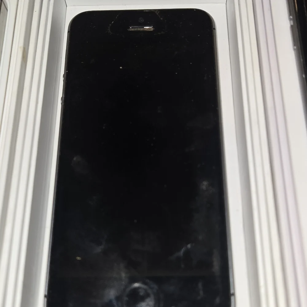Apple iPhones - Silver and Black Untested